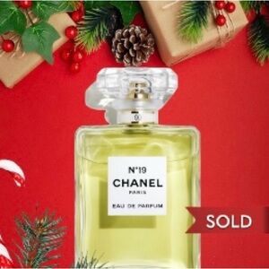 CHANEL
N°19
Eau de Parfum Spray (100ml)